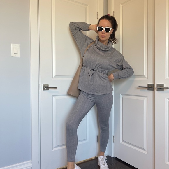 Two piece leggings and turtle neck - Picture 8 of 13